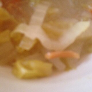 白菜と人参とたまねぎと干し貝柱のスープ